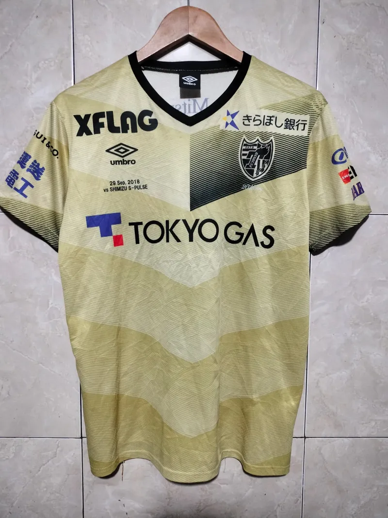 Umbro Y2K Sportswear Jersey Pria gold cream photo 1