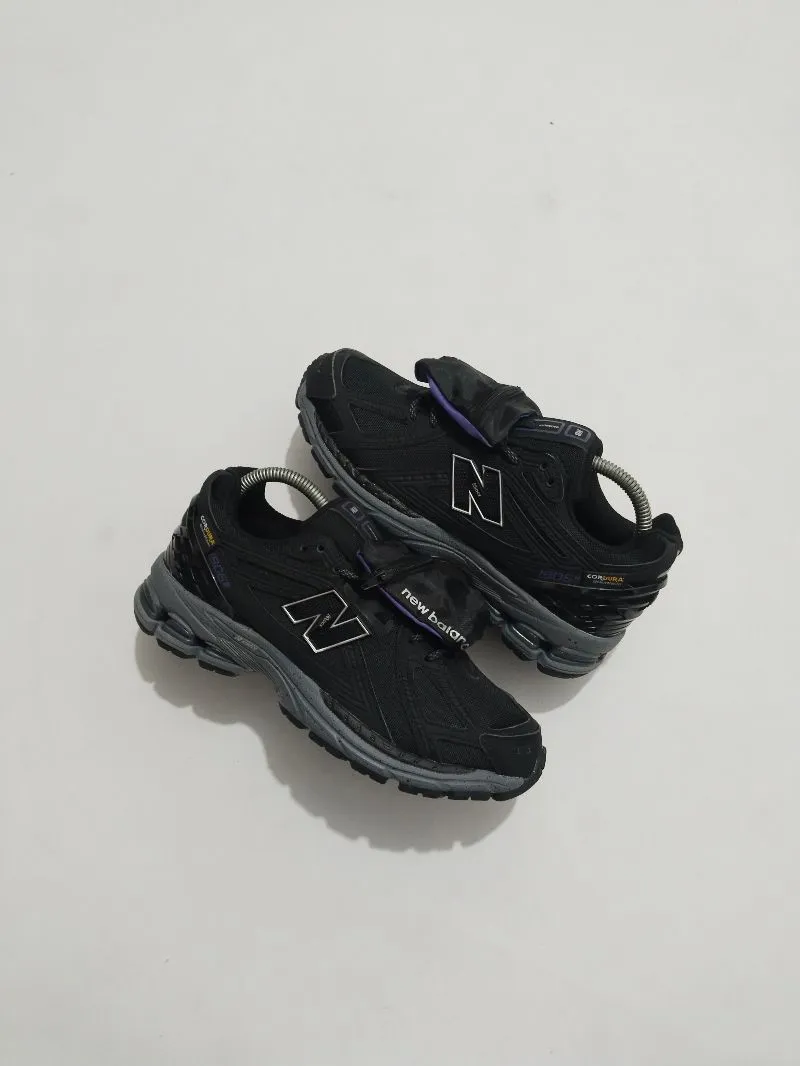 New Balance Casual Sneakers Pria black photo 1