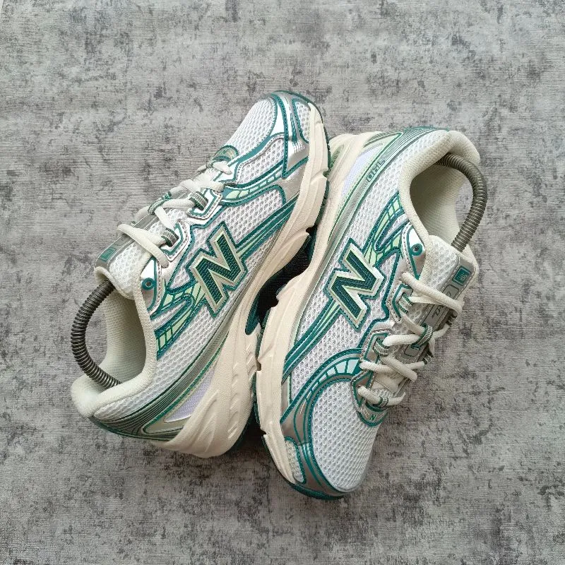 New Balance Casual Sneakers Pria white photo 1