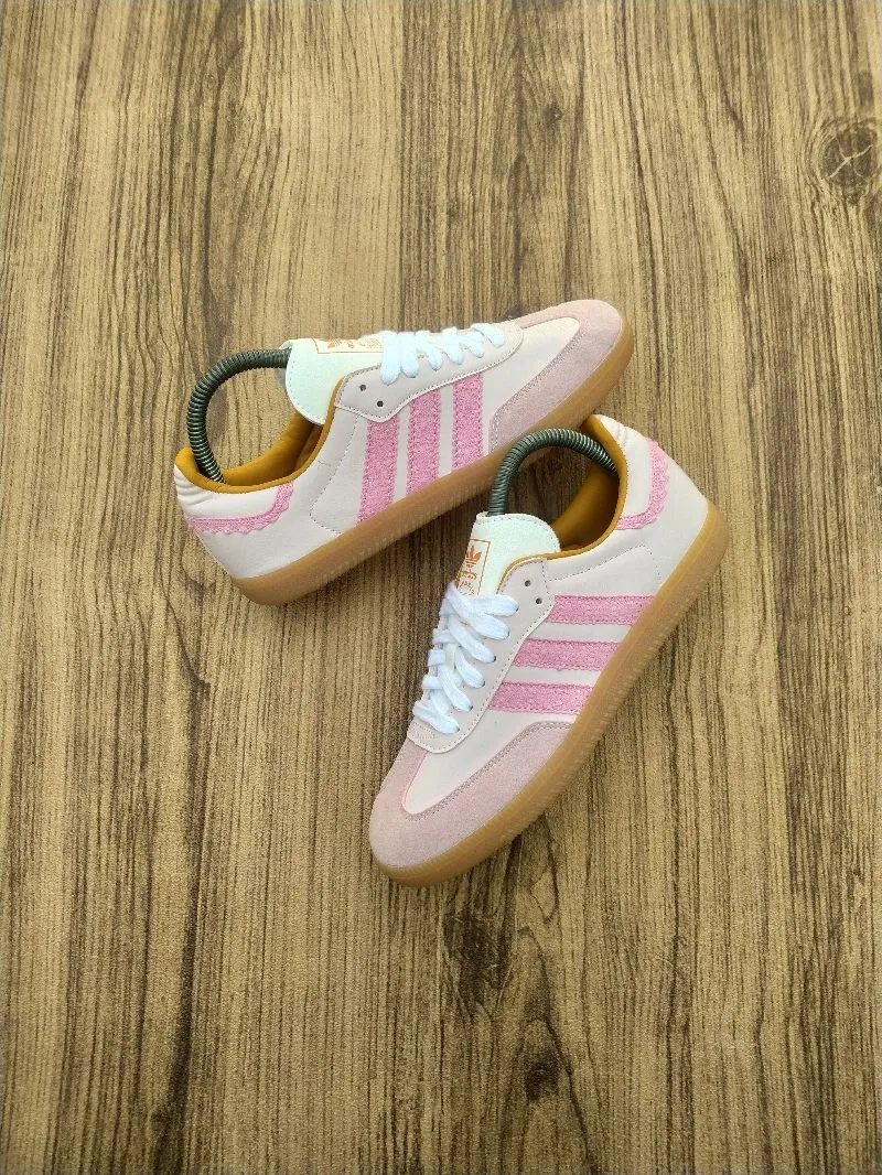 Adidas Casual Sneakers Wanita pink photo 1