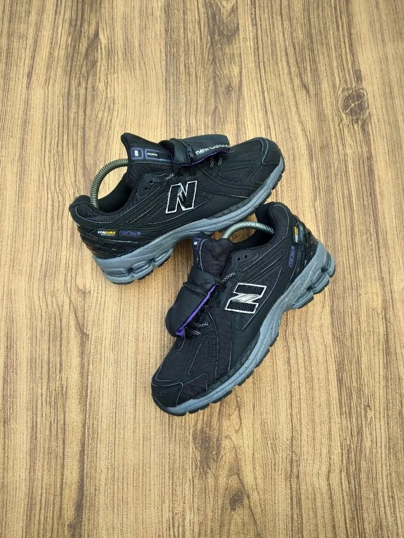 New Balance Casual Sneakers Pria black photo 1
