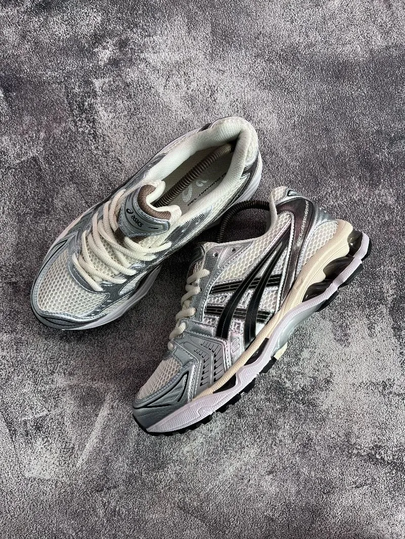 Asics Streetwear Sneakers Pria silver photo 1