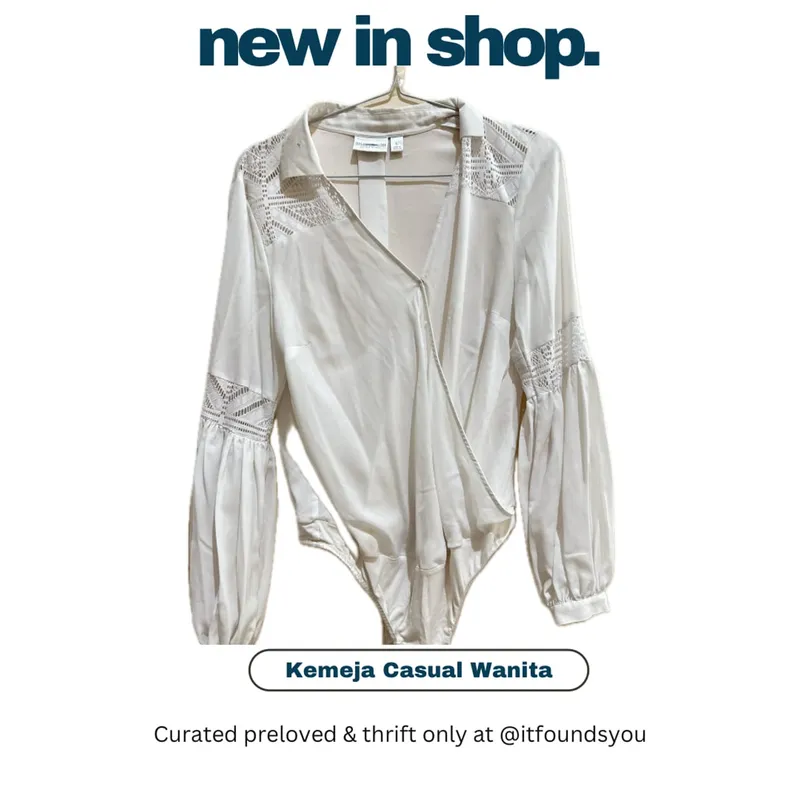 Minimalist Shirt Wanita white photo 1