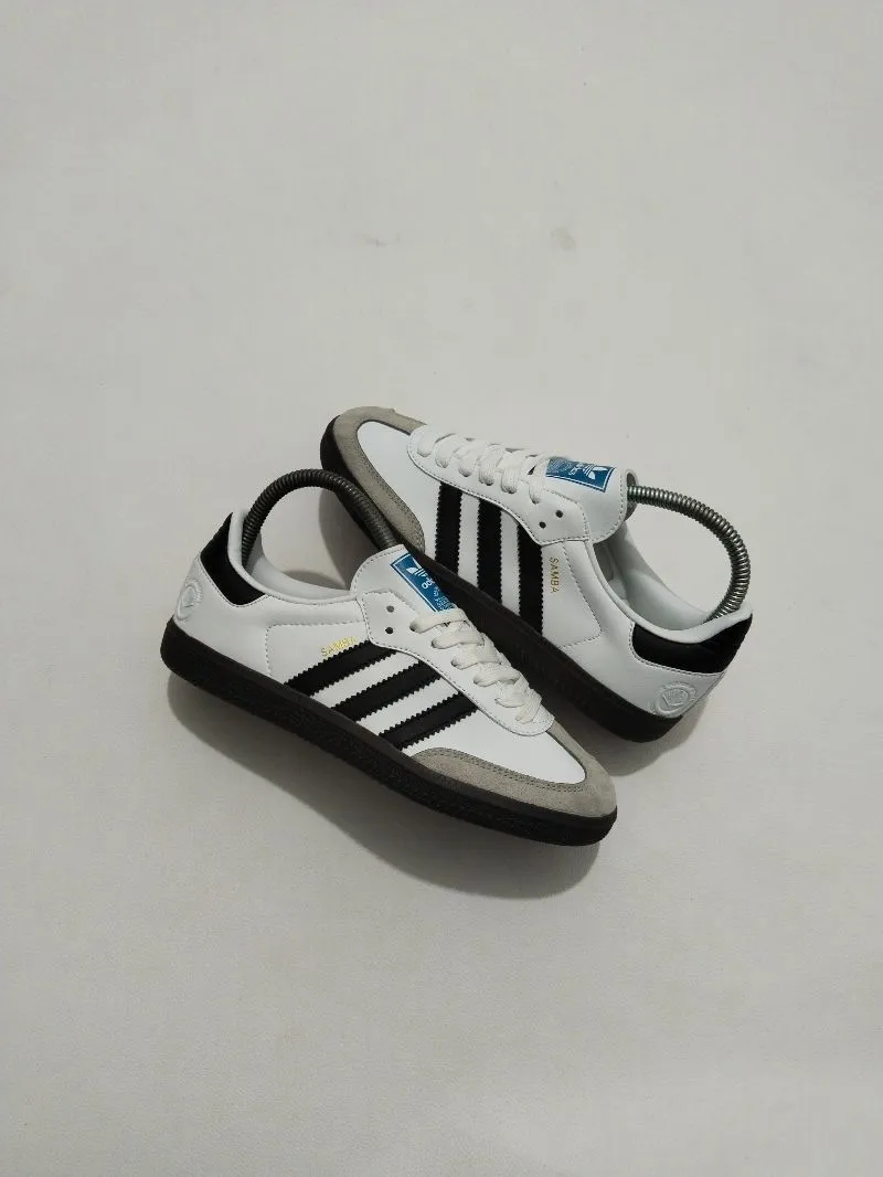 Adidas Casual Sneakers Wanita white black photo 1