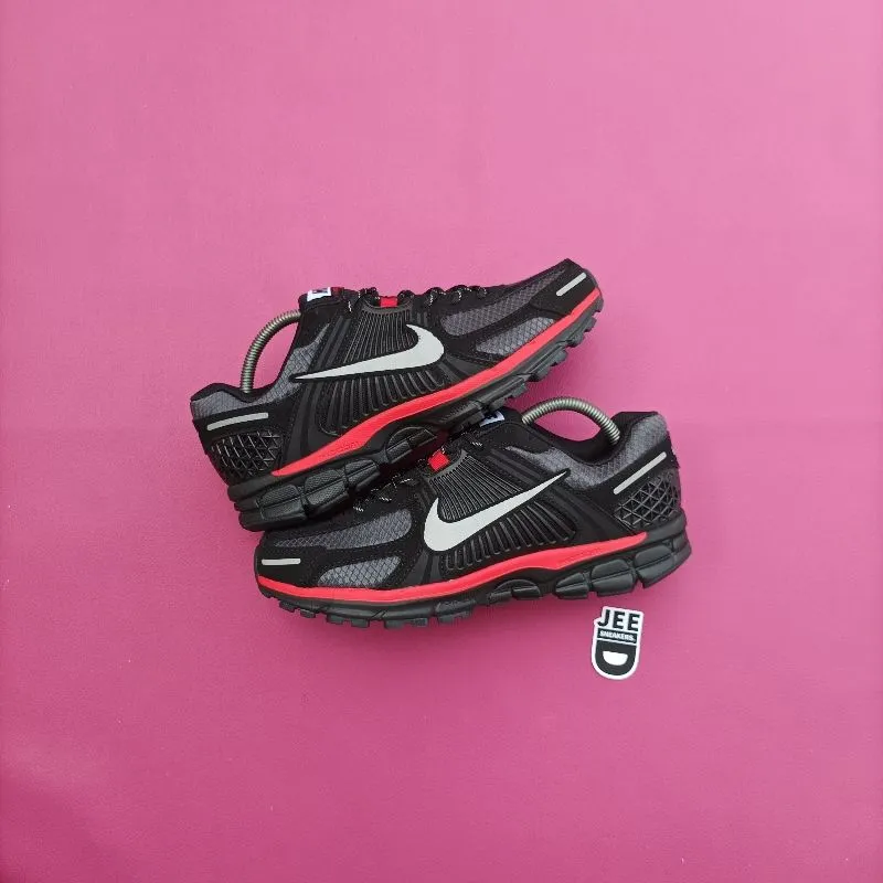 Nike Streetwear Casual Sneakers Pria black red photo 1