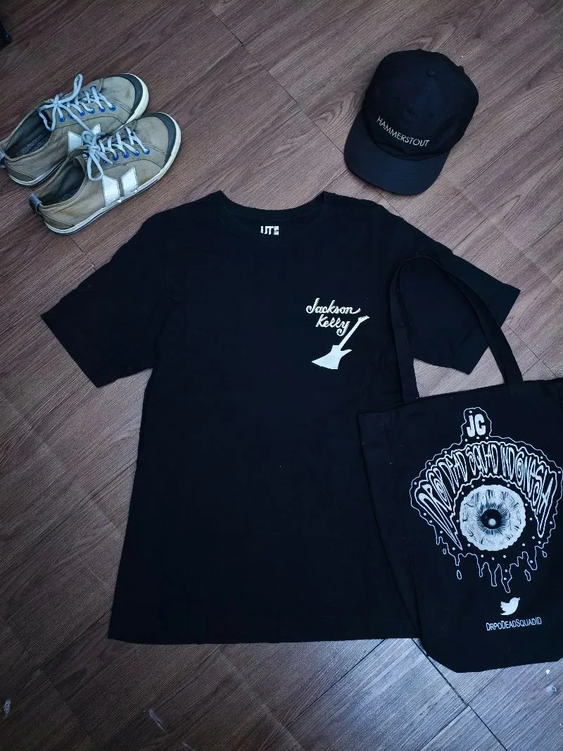 Uniqlo Sportswear T-shirt Pria black photo 1