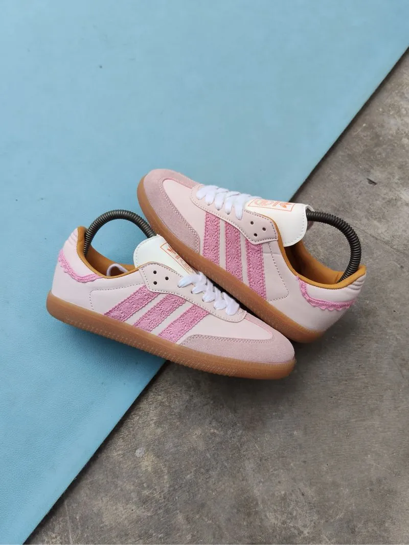 Adidas Casual Sneakers Wanita cream pink photo 1