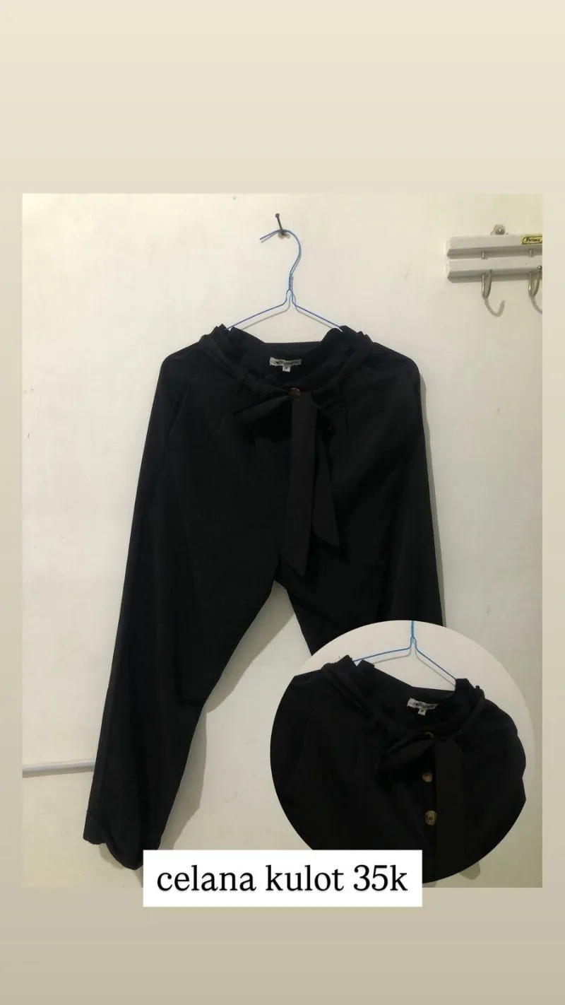 Uniqlo Minimalist Casual Casual trouser Wanita black photo 1