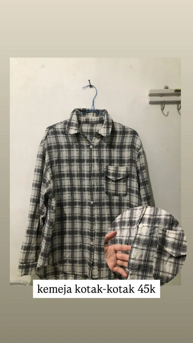 Minimalist Casual Shirt Wanita khaki black photo 1
