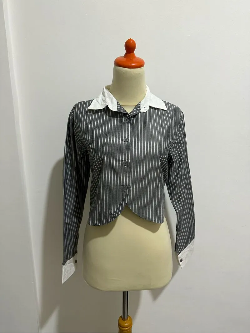 Minimalist Casual Blouse Wanita white gray photo 1