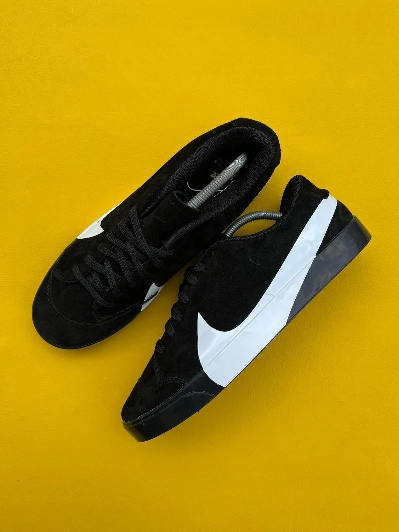 Nike Streetwear Sneakers Pria white black photo 1