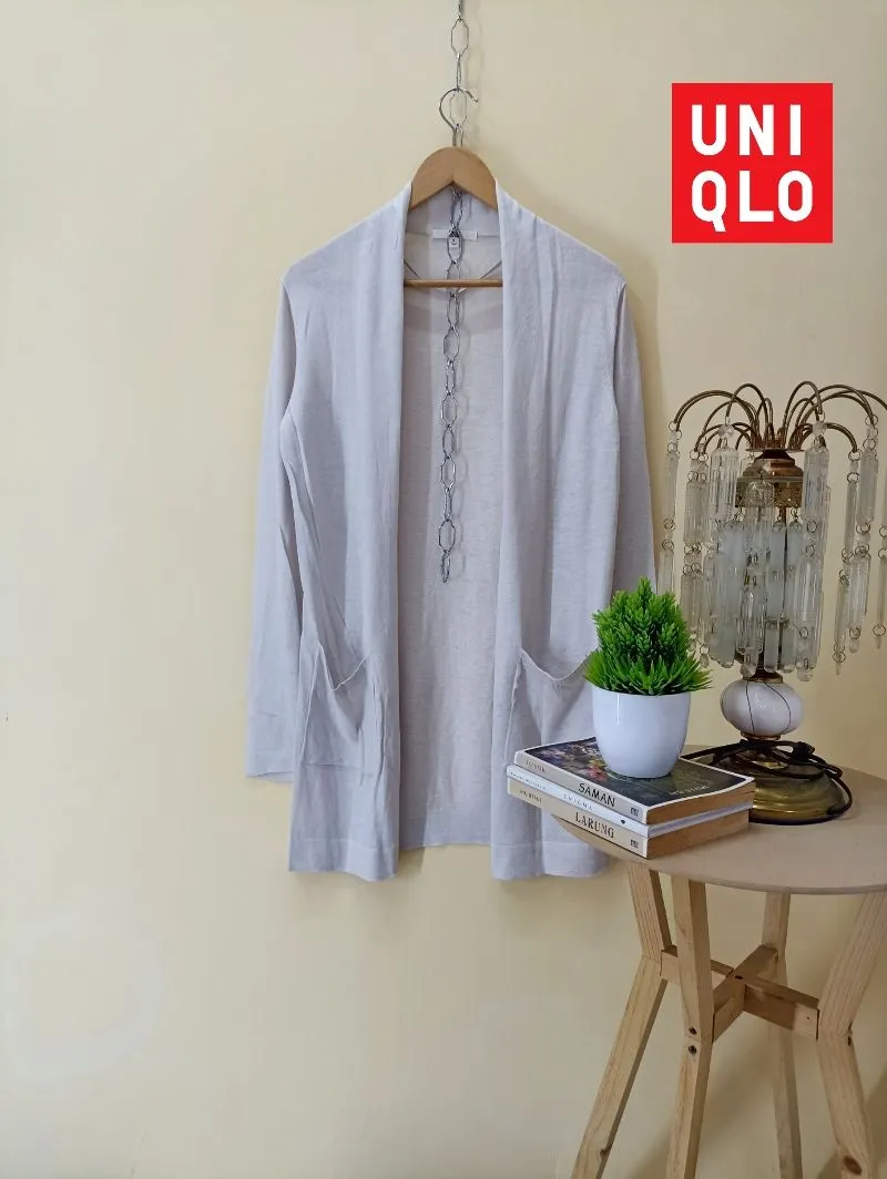 Uniqlo Luxury Minimalist Cardigan Wanita gray photo 1