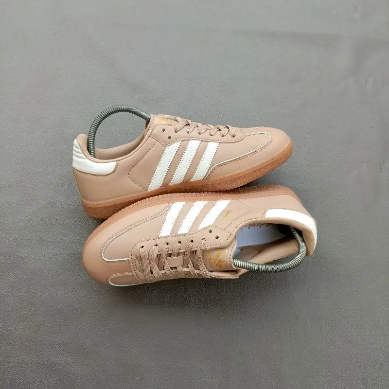 Adidas Casual Sneakers Wanita brown photo 1