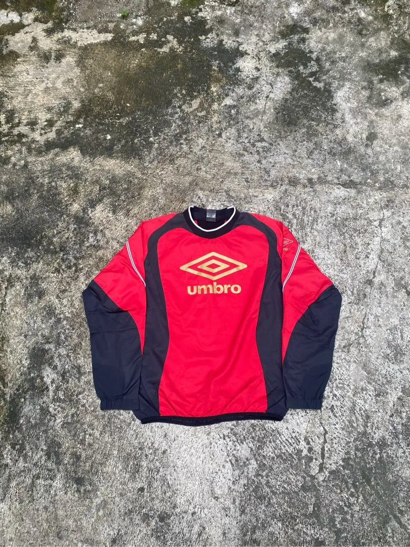 Umbro Sportswear Jersey Pria black red photo 1