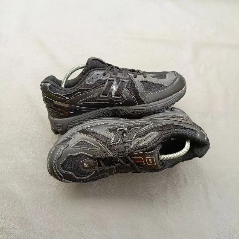 New Balance Sportswear Casual Sneakers Pria black photo 1