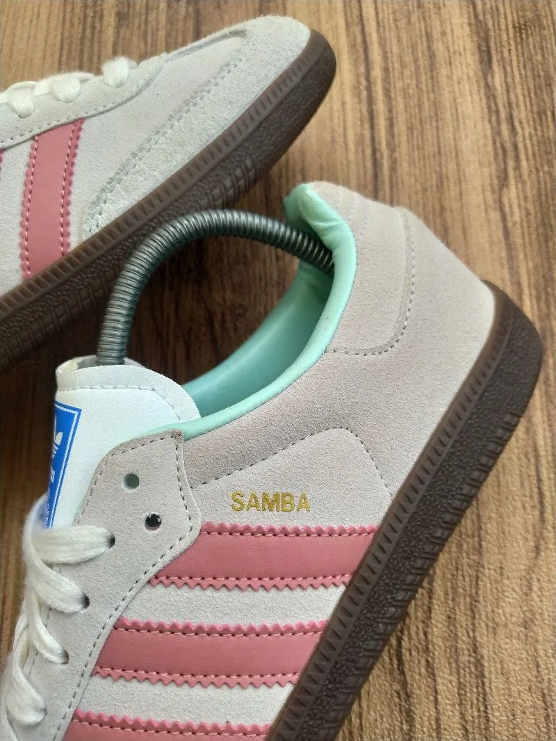 Adidas Casual Sneakers Pria tan pink photo 1