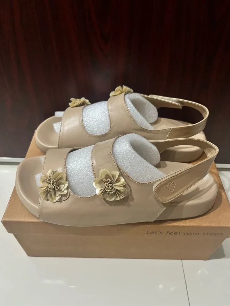 Minimalist Casual Sandals & slide Wanita tan photo 1