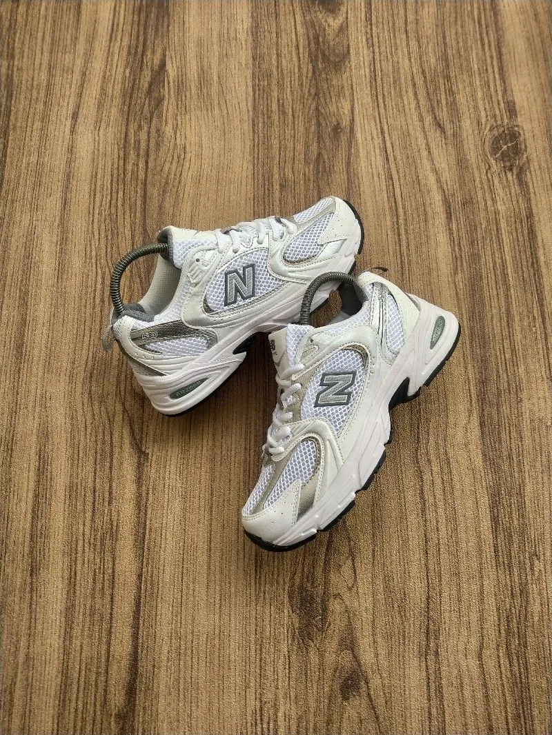 New Balance Casual Sneakers Wanita white photo 1