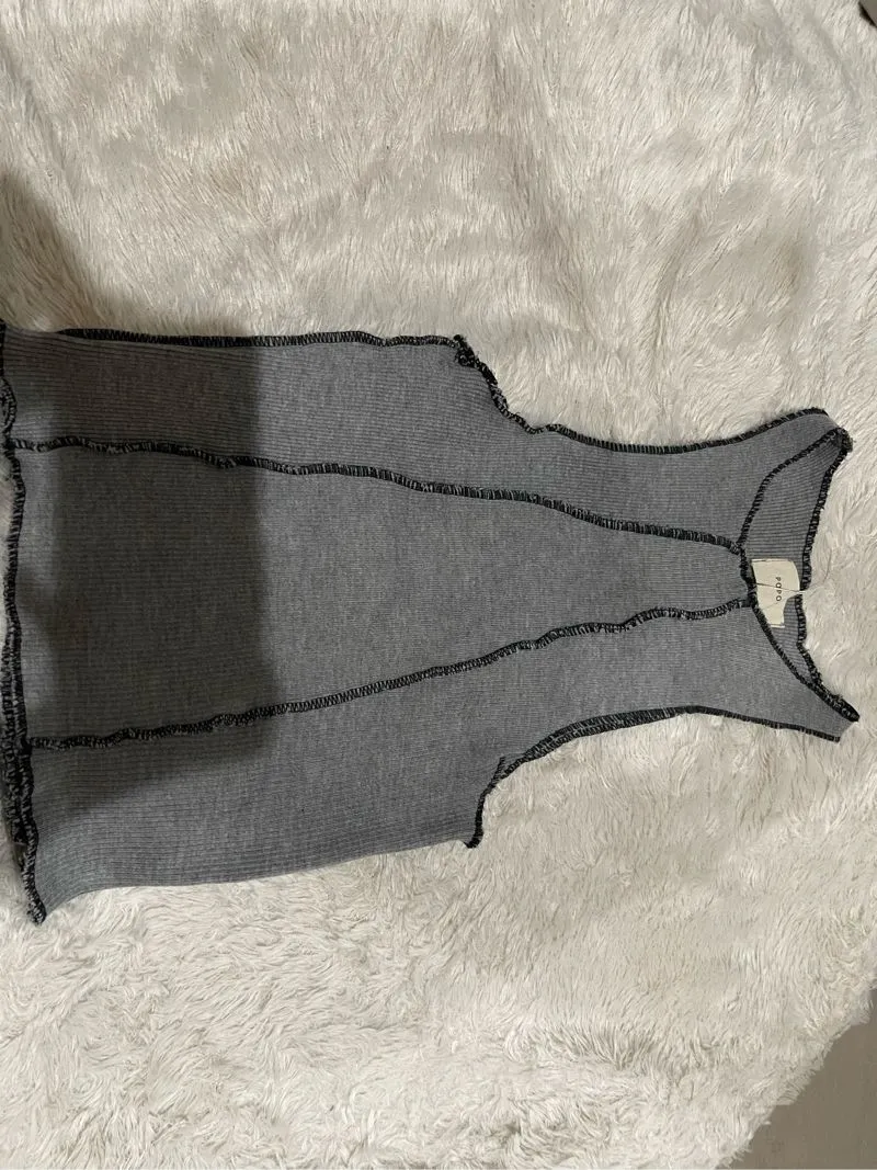 Minimalist Casual Crop top Wanita black gray photo 1