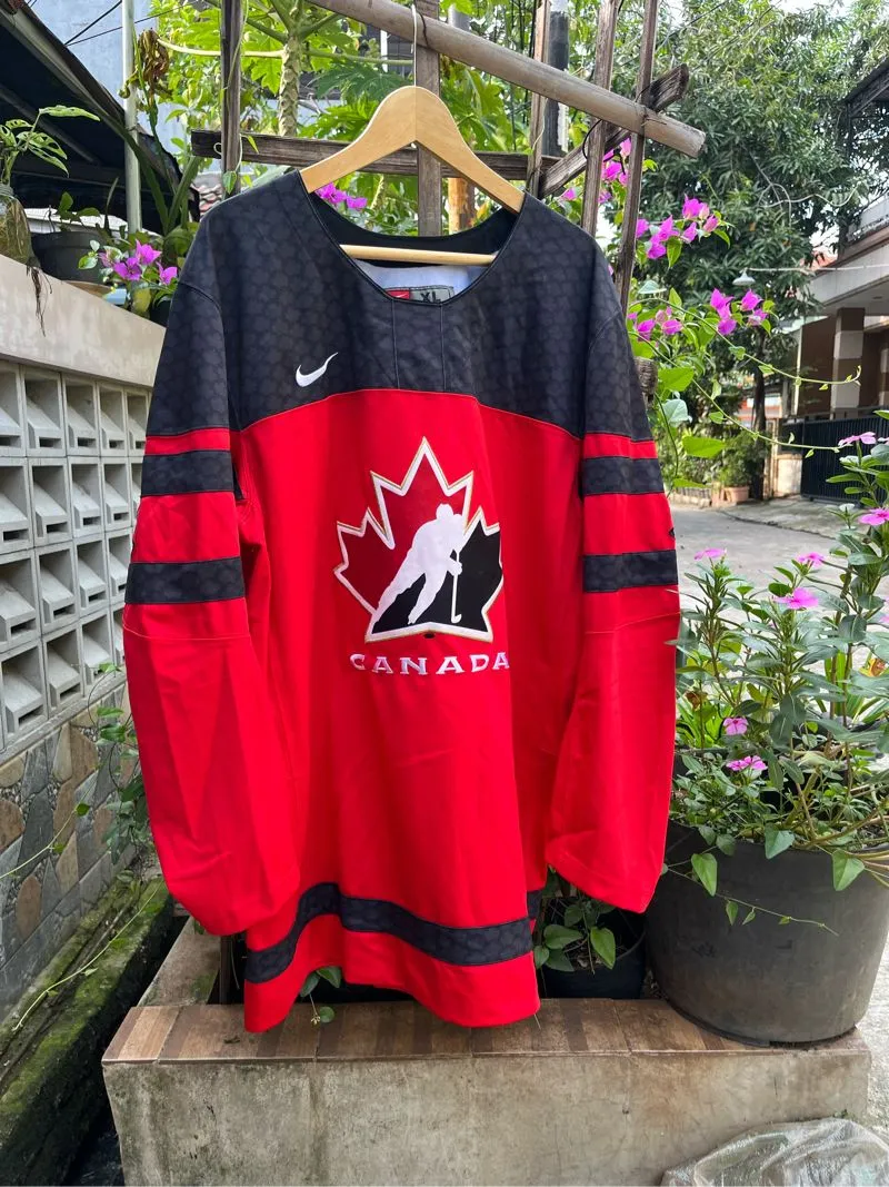 Nike Y2K Sportswear Jersey Pria black red photo 1