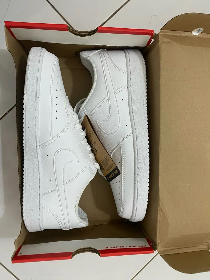 Nike Luxury Skater Sneakers Pria white photo 1