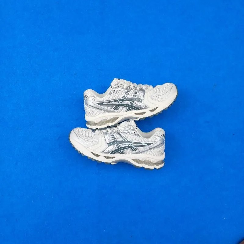 Asics Streetwear Sportswear Sneakers Pria silver white photo 1