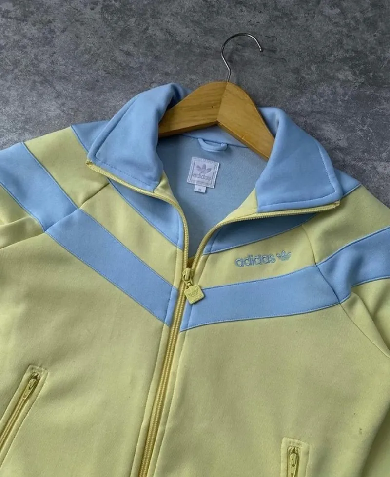 Adidas Streetwear Sweatshirt Pria blue yellow photo 1