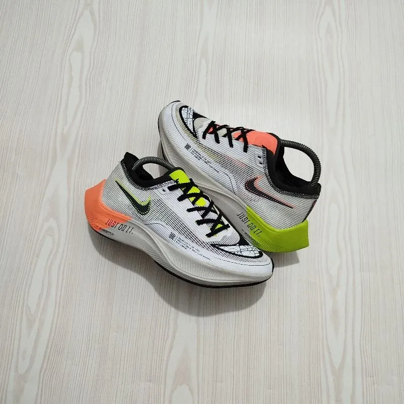 Nike Sportswear Sneakers Pria green white photo 1
