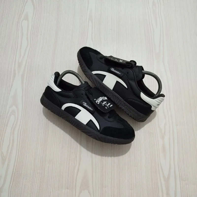 Champion Casual Sneakers Pria white black photo 1
