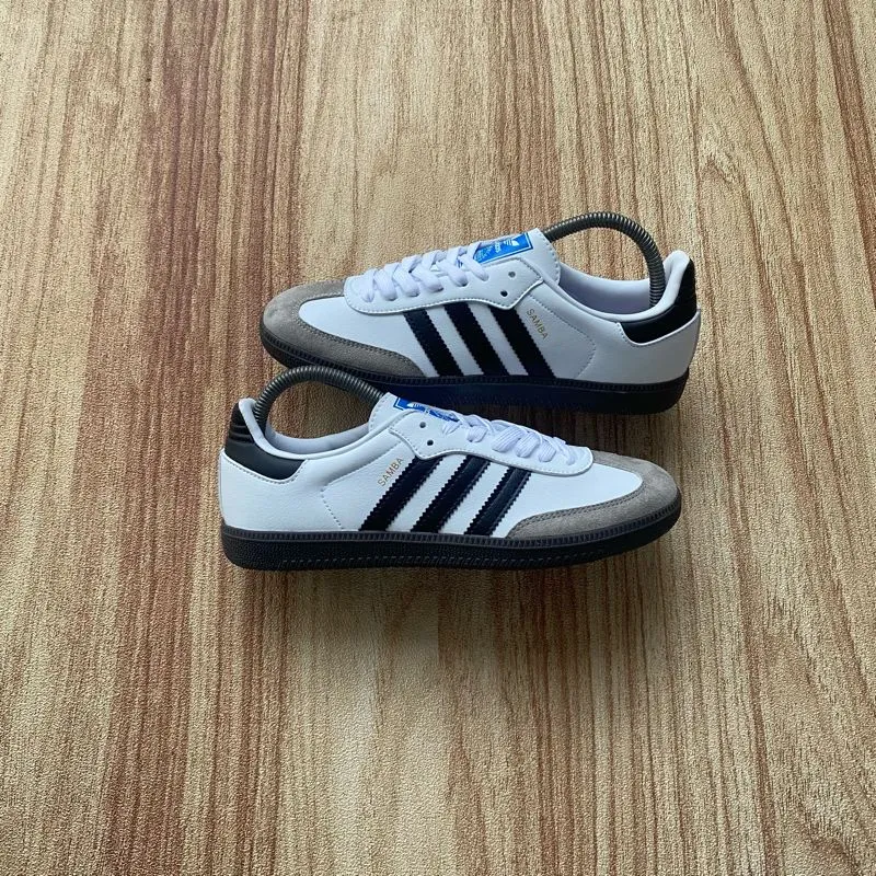 Adidas Casual Sneakers Wanita white black photo 1