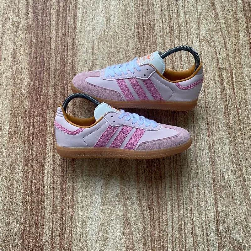 Adidas Casual Sneakers Wanita pink photo 1
