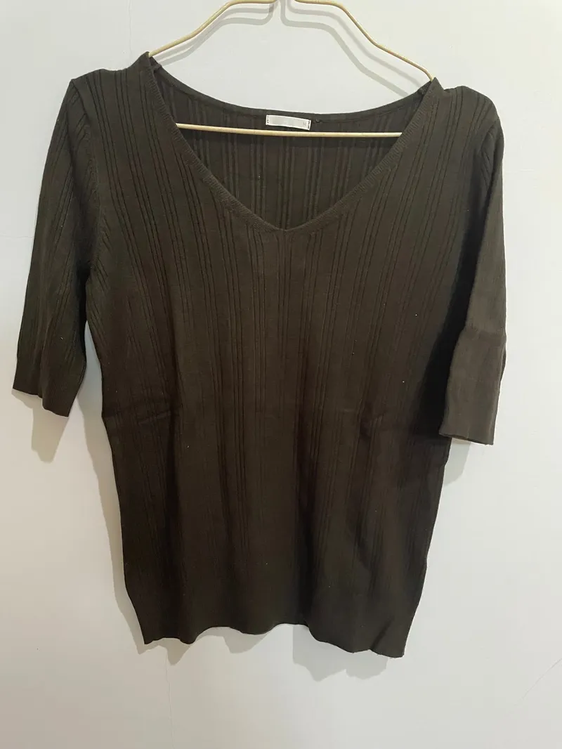 Uniqlo Casual T-shirt Wanita green brown photo 1