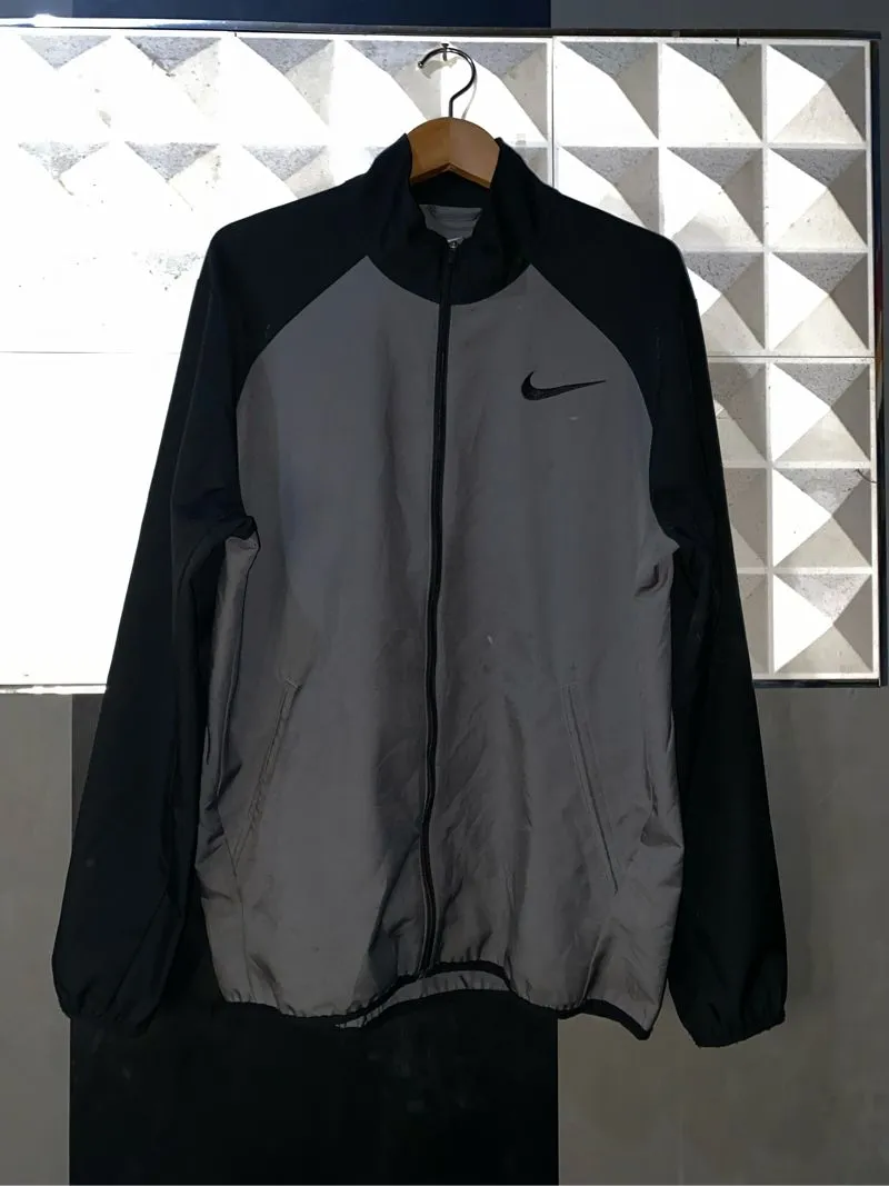 Nike Streetwear Casual Windbreaker Pria black gray photo 1