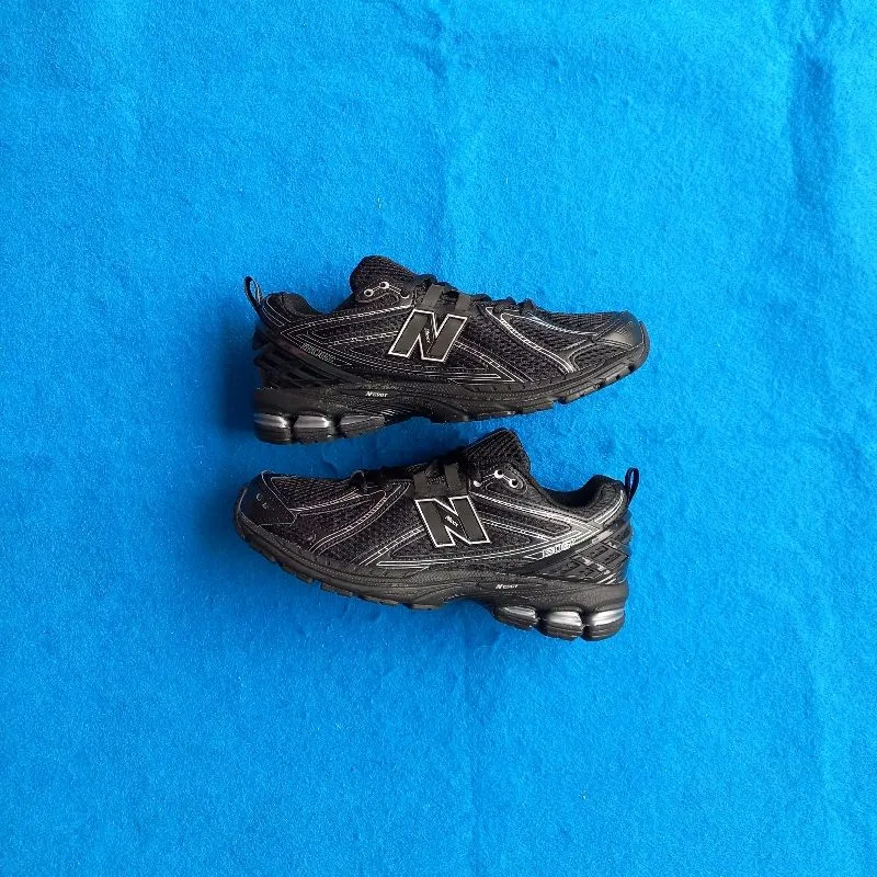 New Balance Streetwear Casual Sneakers Pria silver black photo 1
