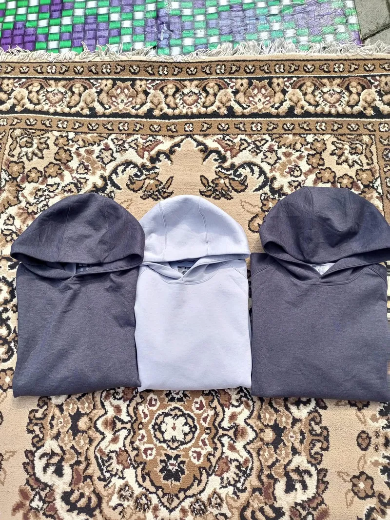 Uniqlo Minimalist Casual Fleece Pria silver gray photo 1