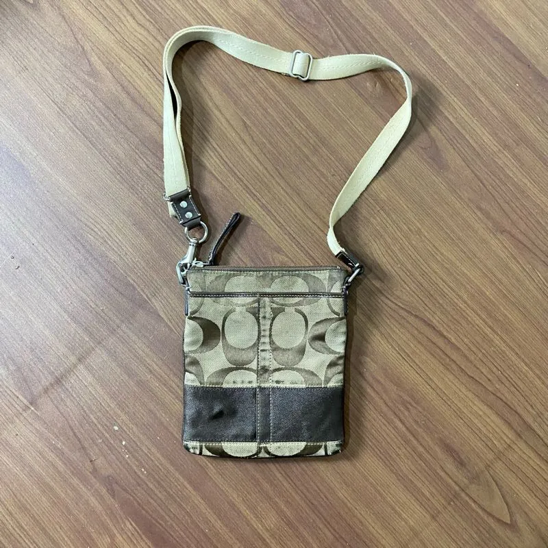 Coach Vintage Streetwear Crossbody Bag Wanita tan photo 1