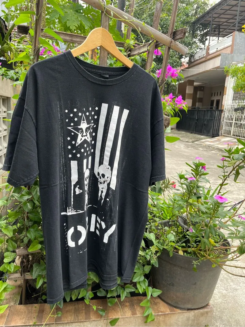 Obey Streetwear Y2K T-shirt Pria black photo 1