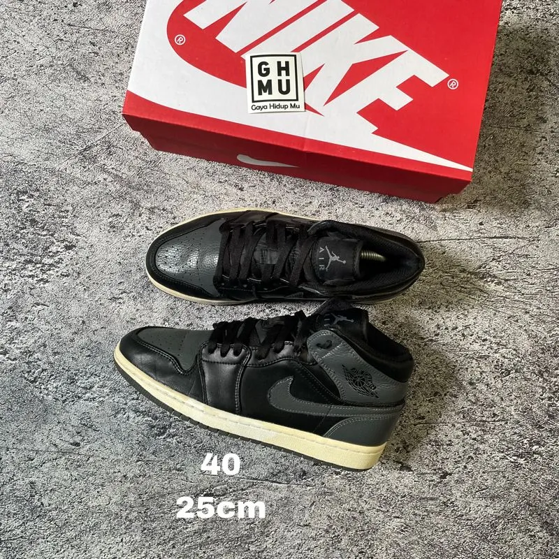 Nike Casual Sneakers Pria black gray photo 1