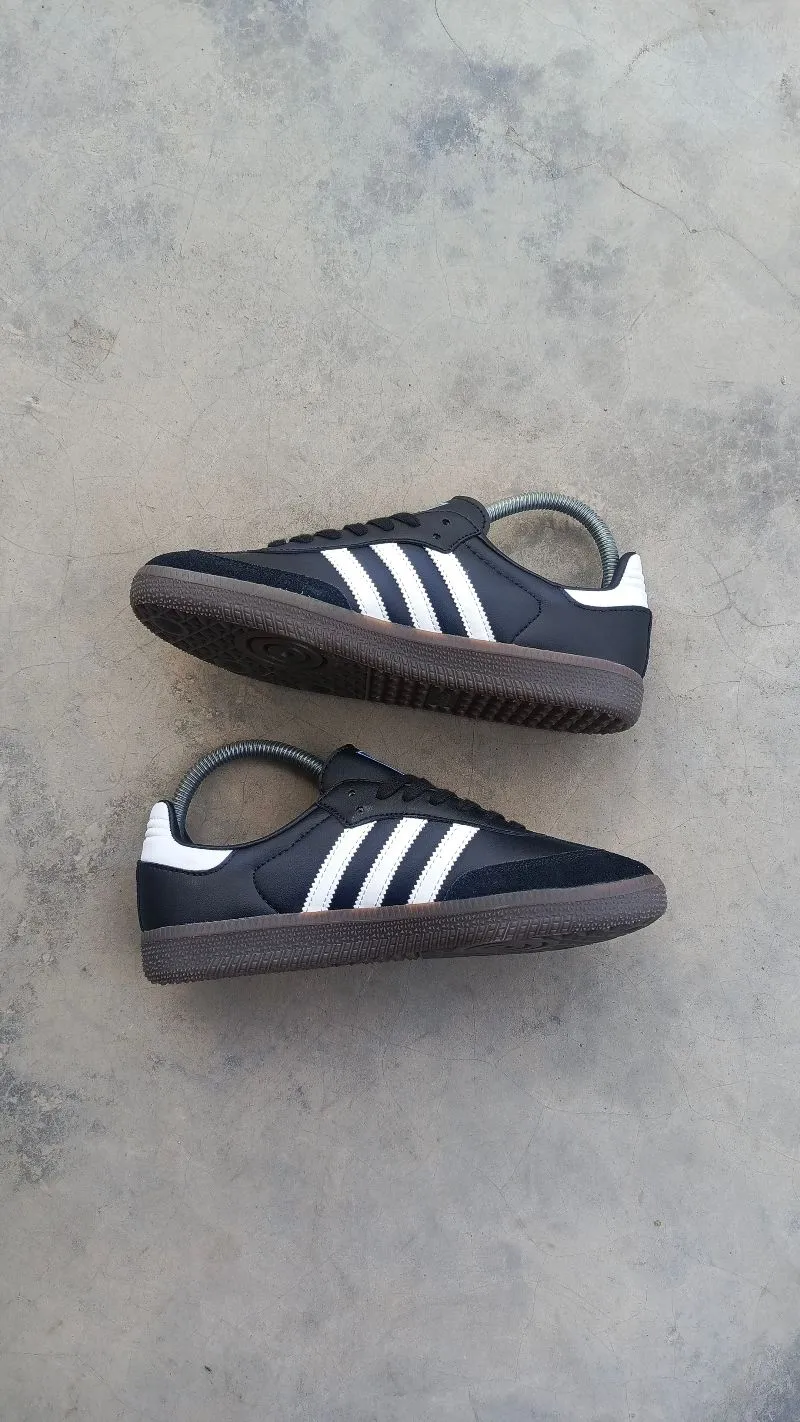 Adidas Streetwear Casual Sneakers Pria white black photo 1