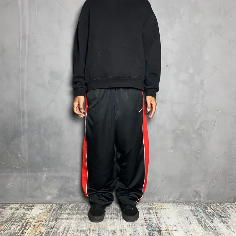 Nike Y2K Skater Sweatpants & Joggers Pria black red photo 1