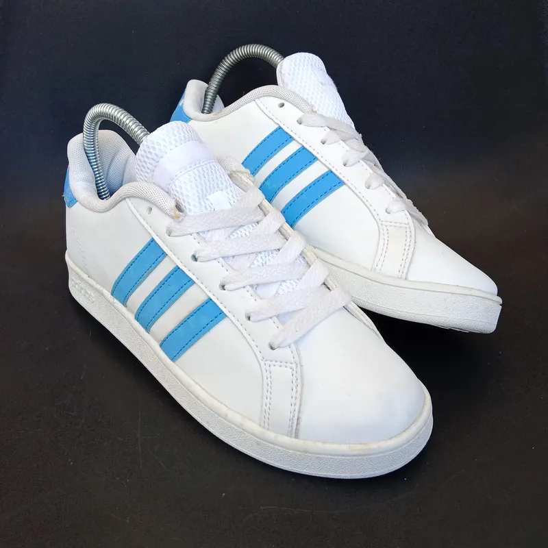 Adidas Streetwear Casual Sneakers Wanita white photo 1