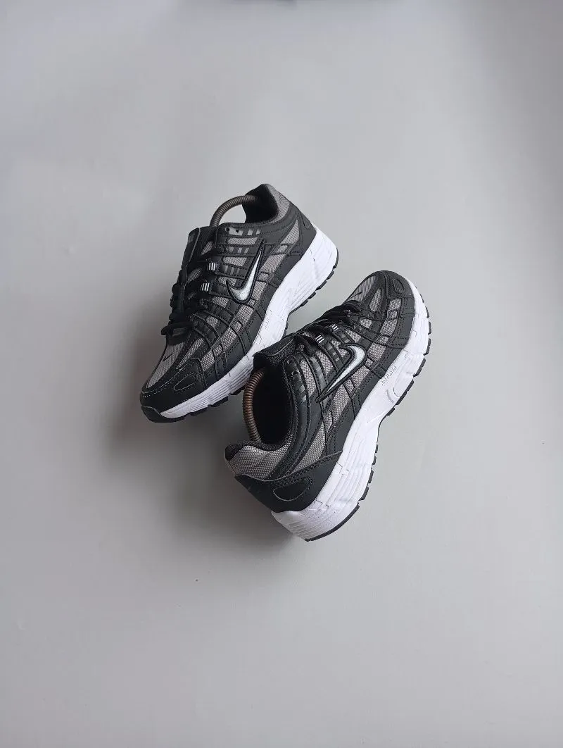 Nike Casual Sneakers Pria white black photo 1