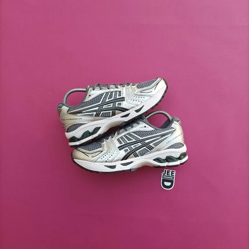 Asics Streetwear Casual Sneakers Pria silver gray photo 1