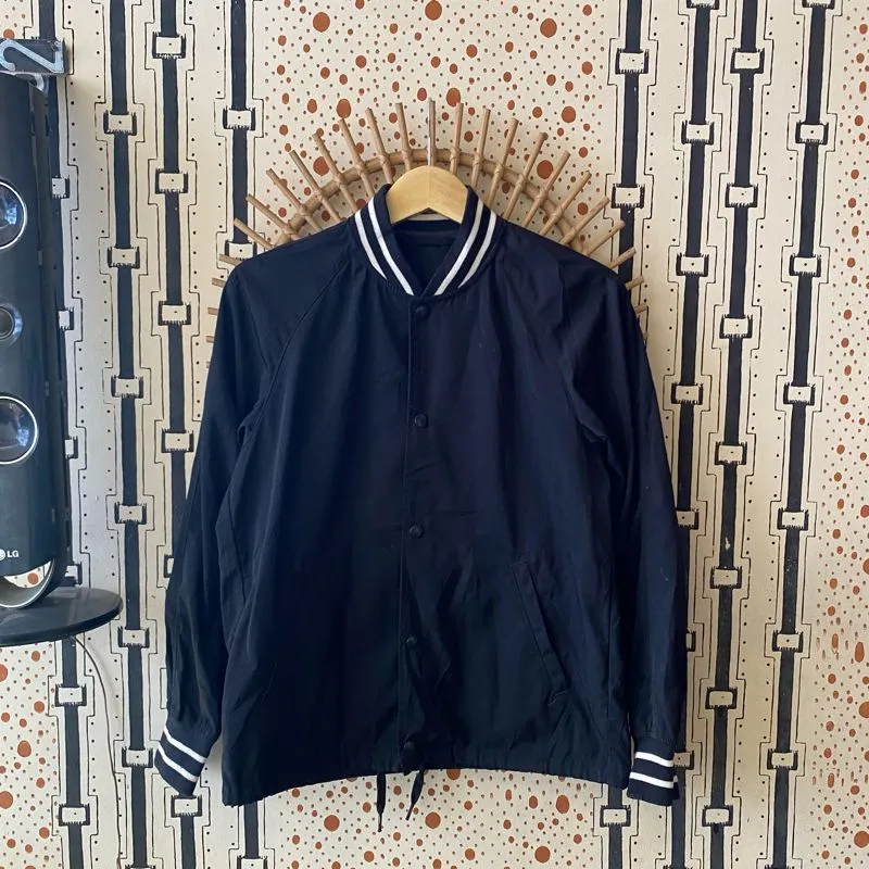 Uniqlo Streetwear Casual Parka Pria black photo 1