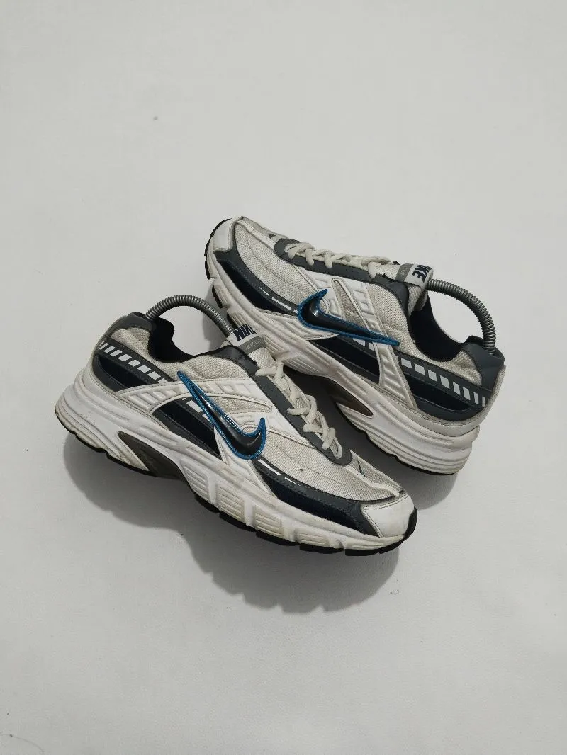 Nike Casual Sneakers Pria white black photo 1