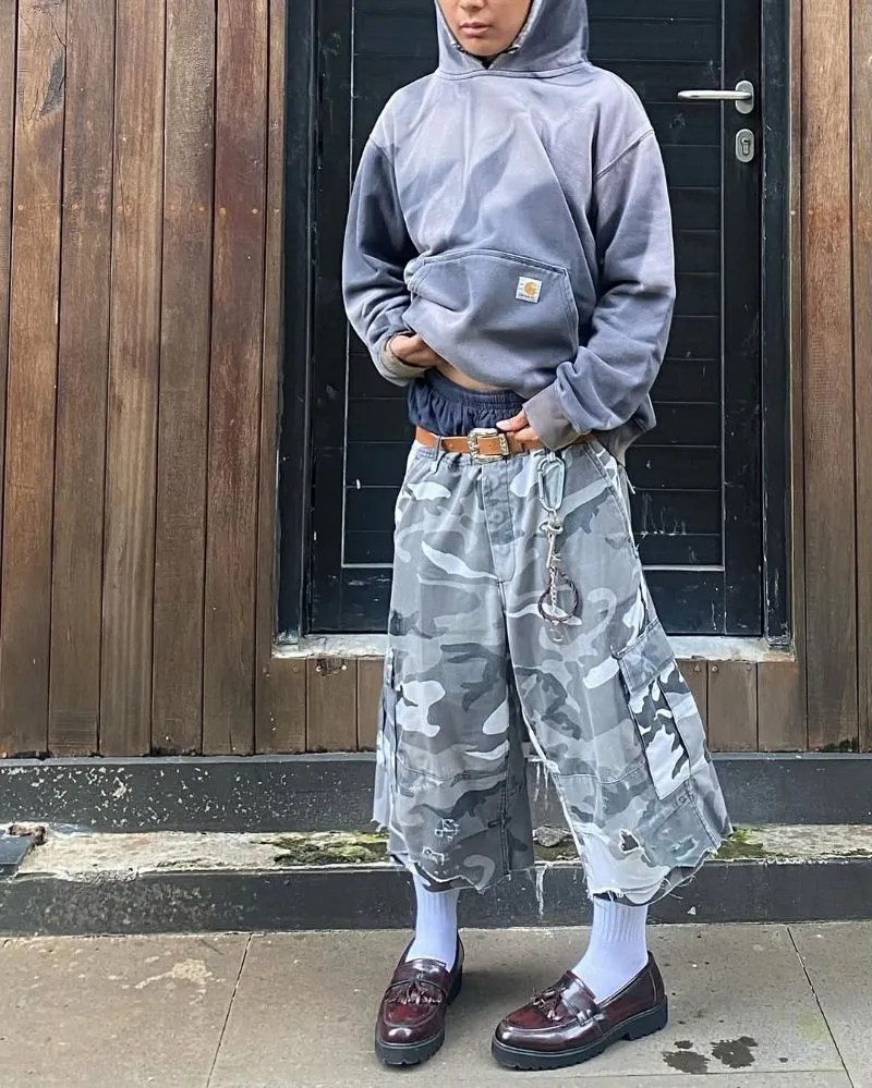 2000s Sun Faded Black Distressed Carhartt Hoodie photo 1