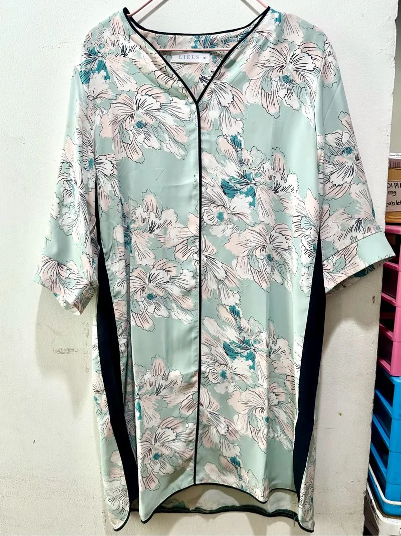 Dress satin photo 1