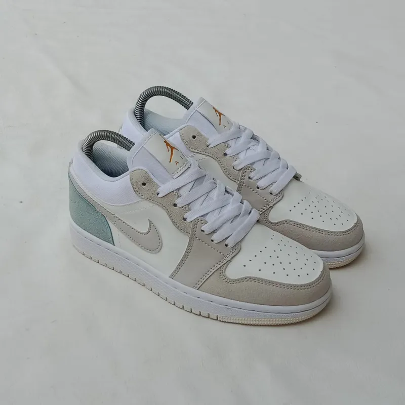 Nike Air Jordan Streetwear Casual Sneakers Wanita white photo 1