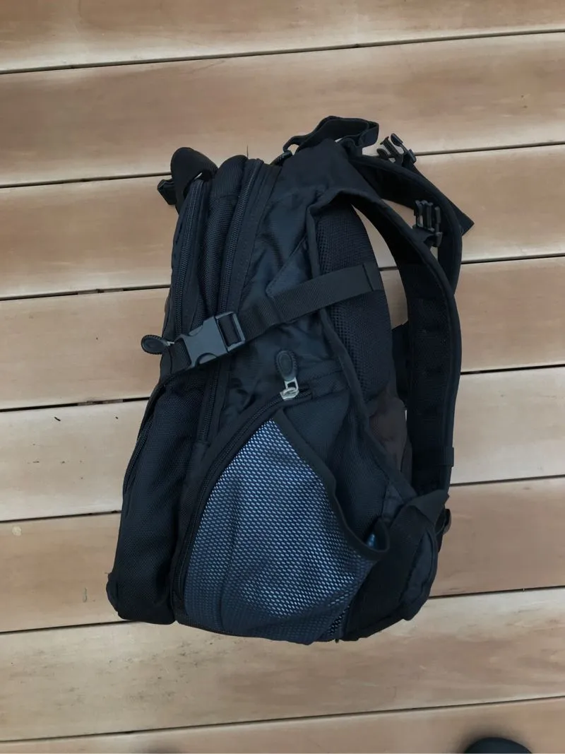 Vintage 00s Oakley Backpack Icon Factory Pilot - Preloved 00s