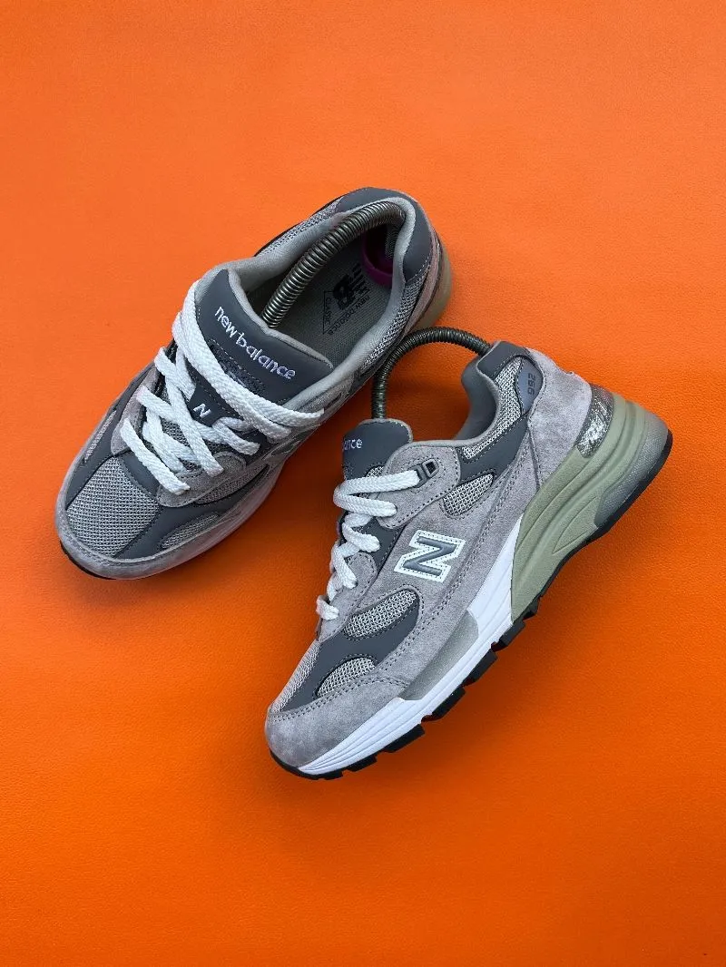 New Balance Streetwear Sneakers Wanita gray photo 1
